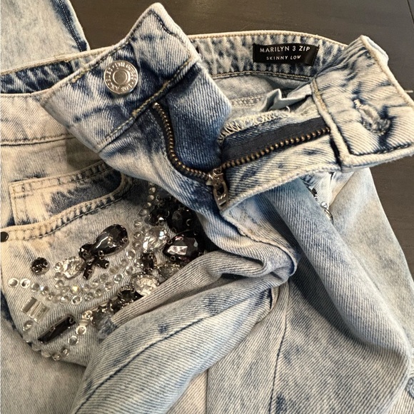 Guess light wash bling rhinestone studded distressed glam edgy chic jeans NWT 26 - Picture 8 of 15